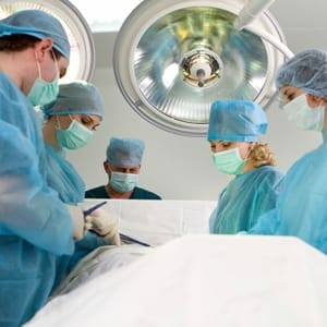 Операция и хирурги