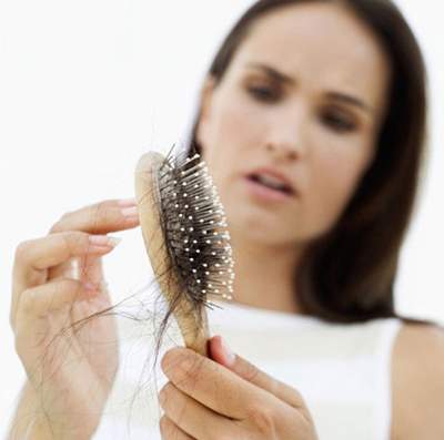 Выпадение волос у женщины